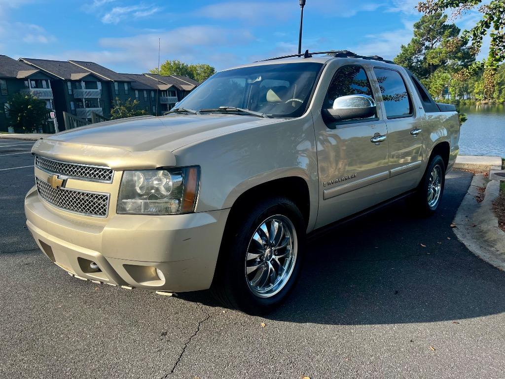 2007 Chevrolet Avalanche LS's photo