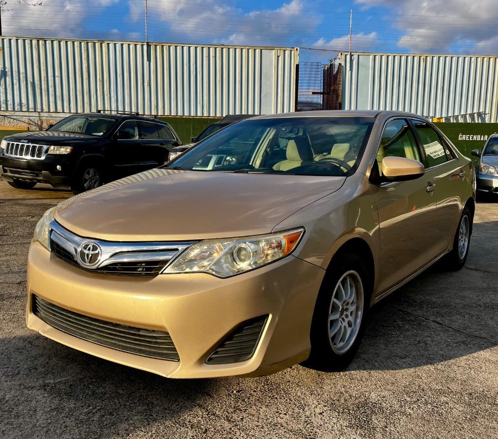 2012 Toyota Camry LE's photo